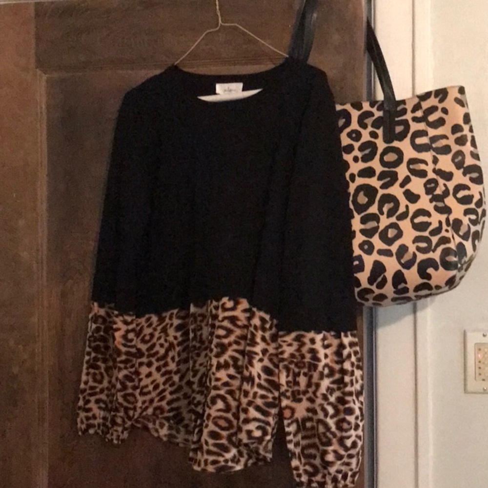 New Milano animal print top with magnetic tote bag. Size Large